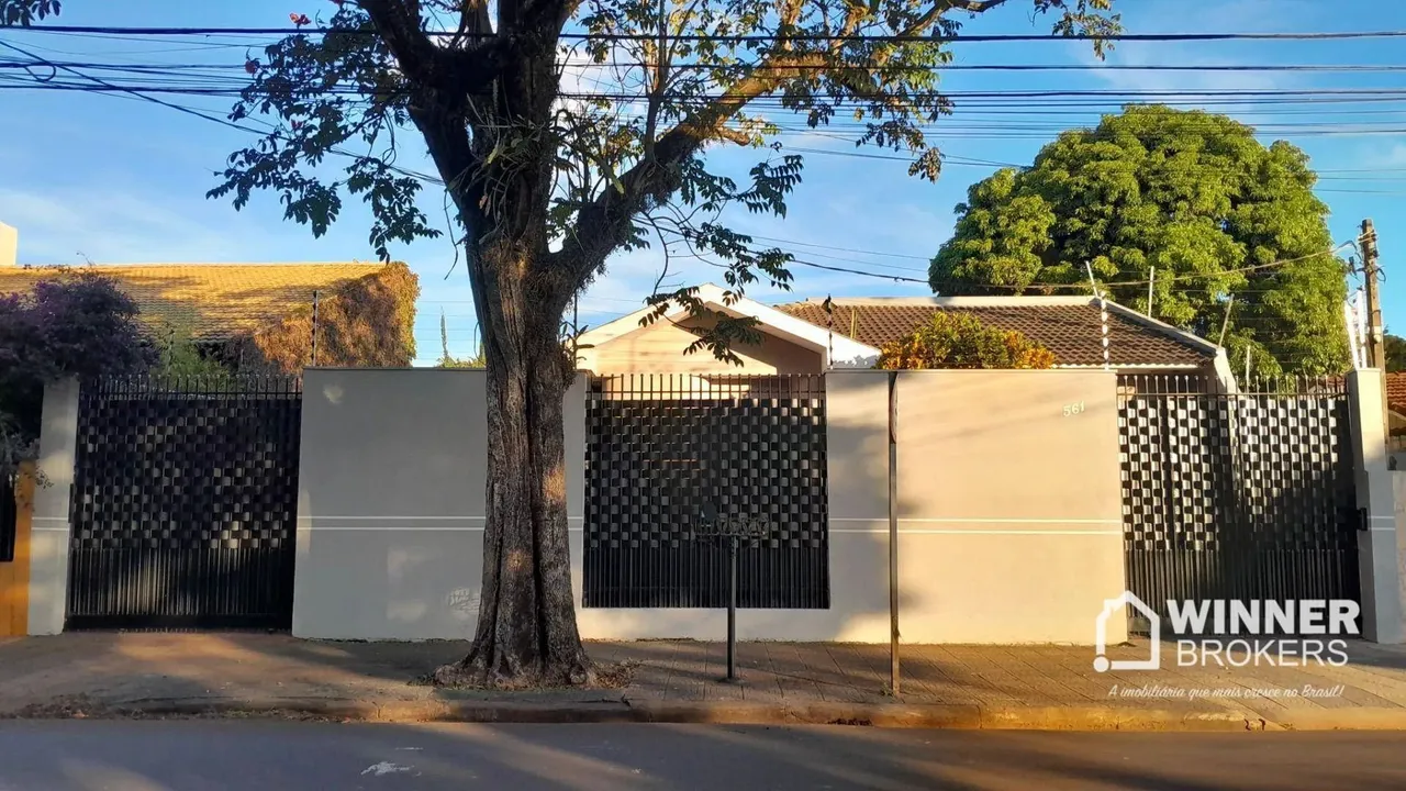 Casa Térrea com 3 Quartos na Zona 05  Ideal para Clínica ou Escritório
