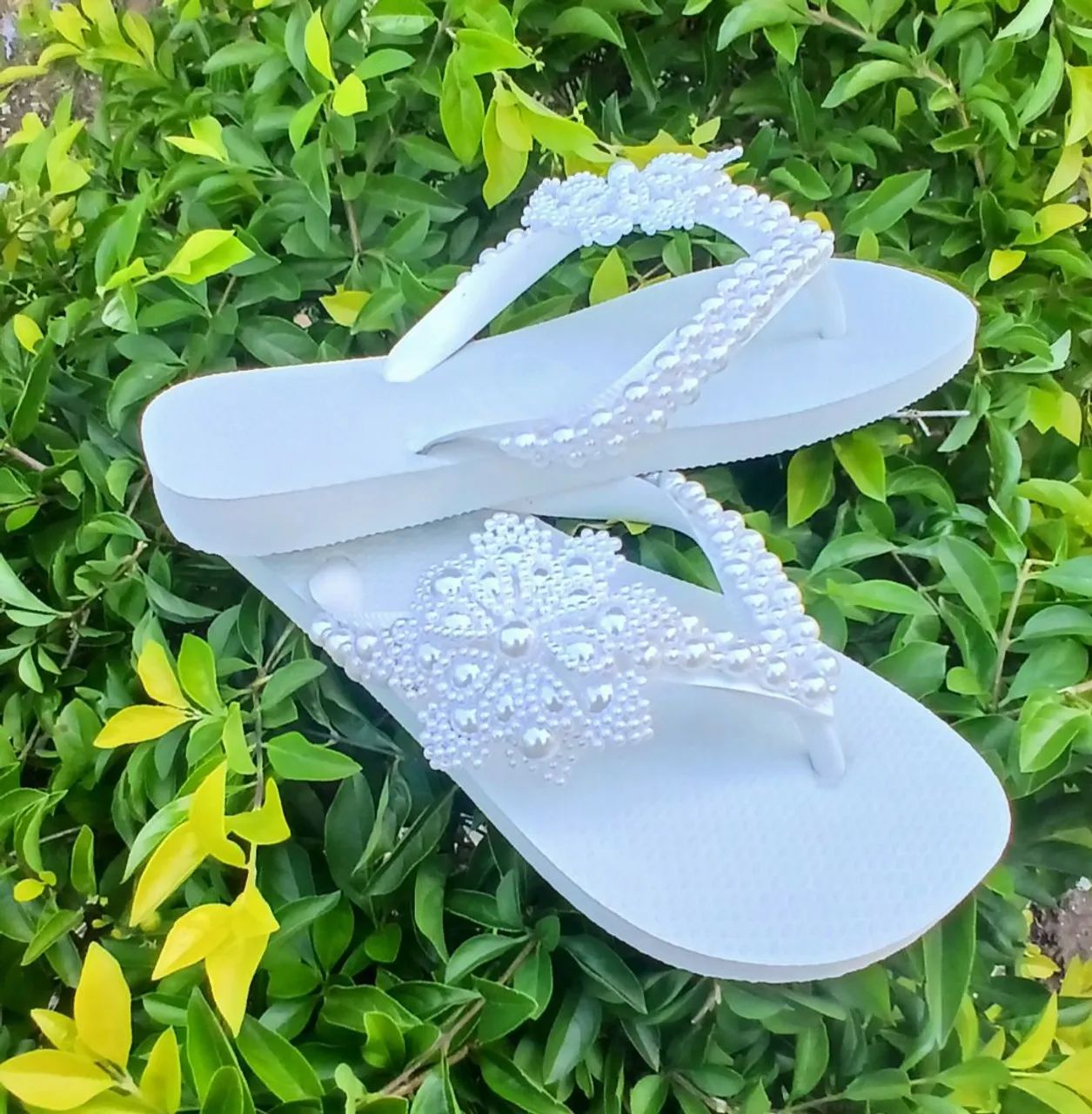 Chinelo feminino decorado com pérolas e flor - Foto 3