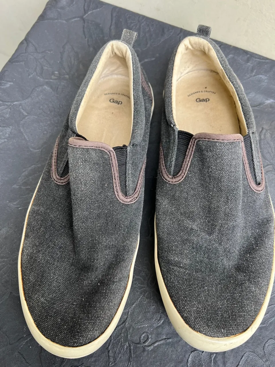 Tênis Slip-On Gap Cinza - Conforto e Estilo