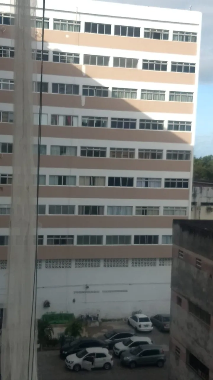 APARTAMENTO VENTILADO, EM BAIRRO CENTRAL DO RECIFE, PRÓXIMO A VÁRIAS FACULDADES