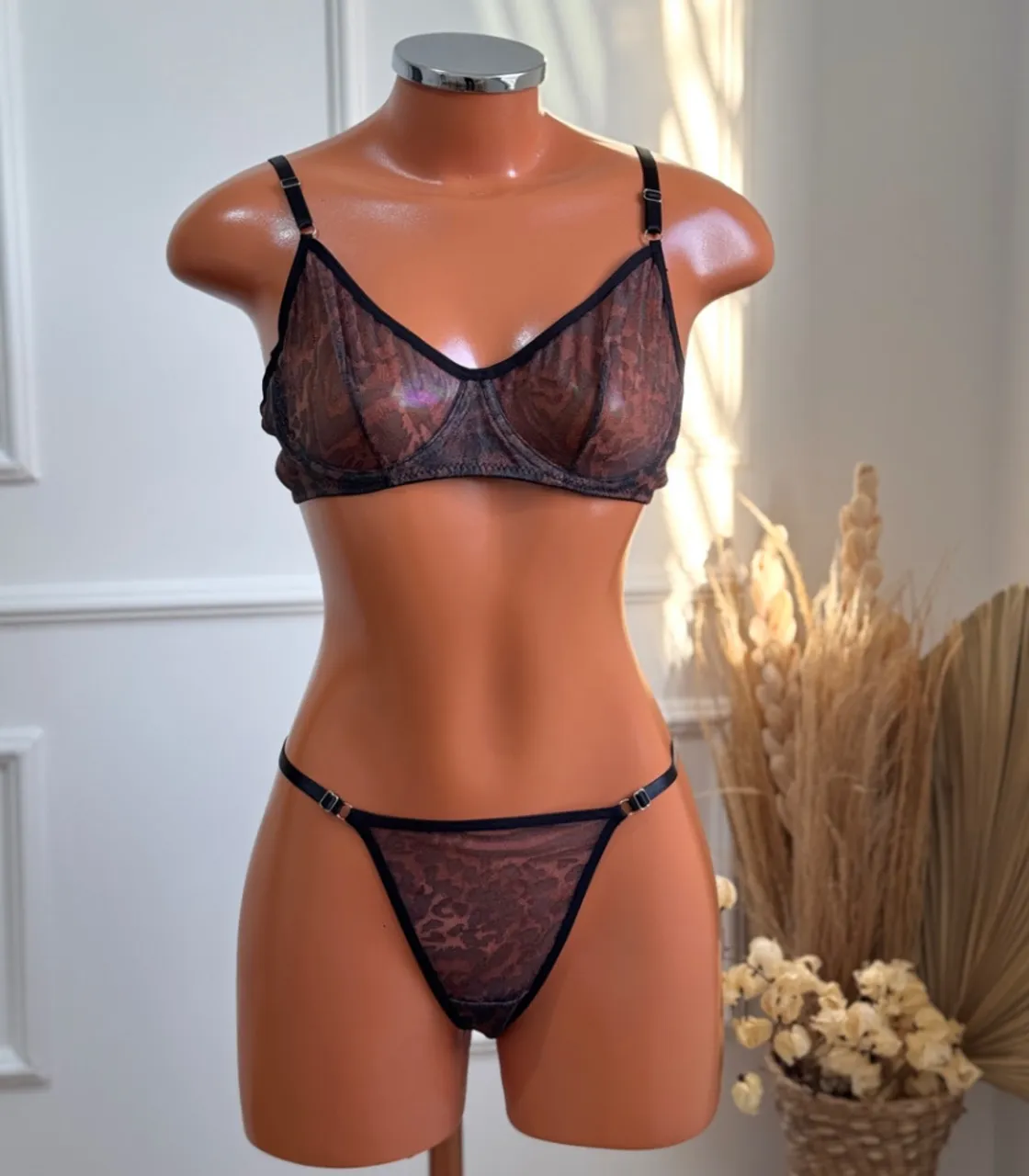 Conjunto de lingerie rendado - animal print