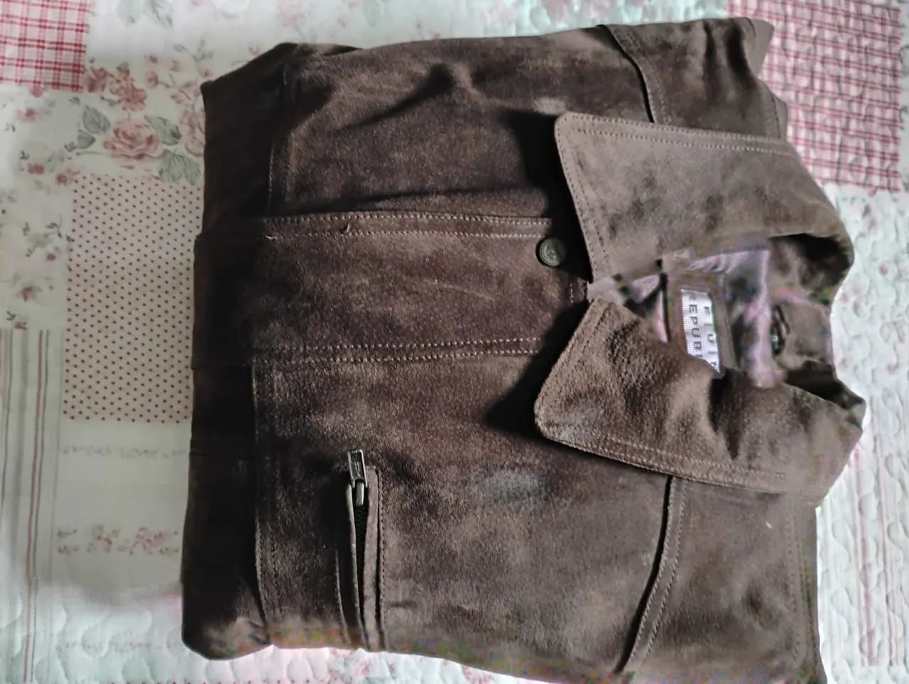 Jaqueta de Couro Marrom Elegante
