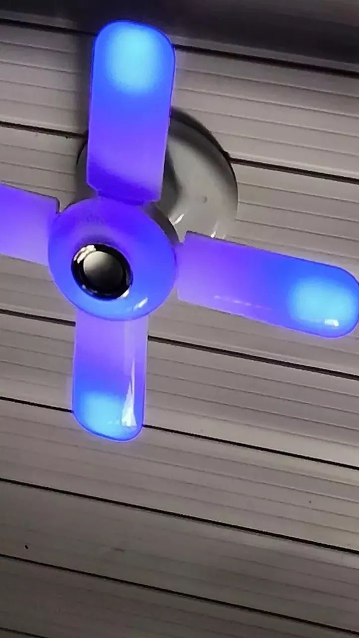 Lâmpada LED RGB Bluetooth - Um Show de Luzes e Música!