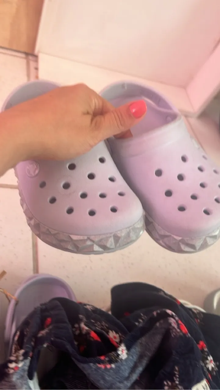 Crocs Infantil Lilás com Solado Brilhante