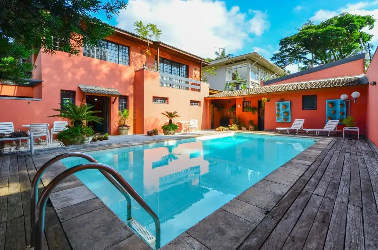 Sobrado para venda em Jardim Morumbi com 4 quartos, sendo 2 suítes, 386m²