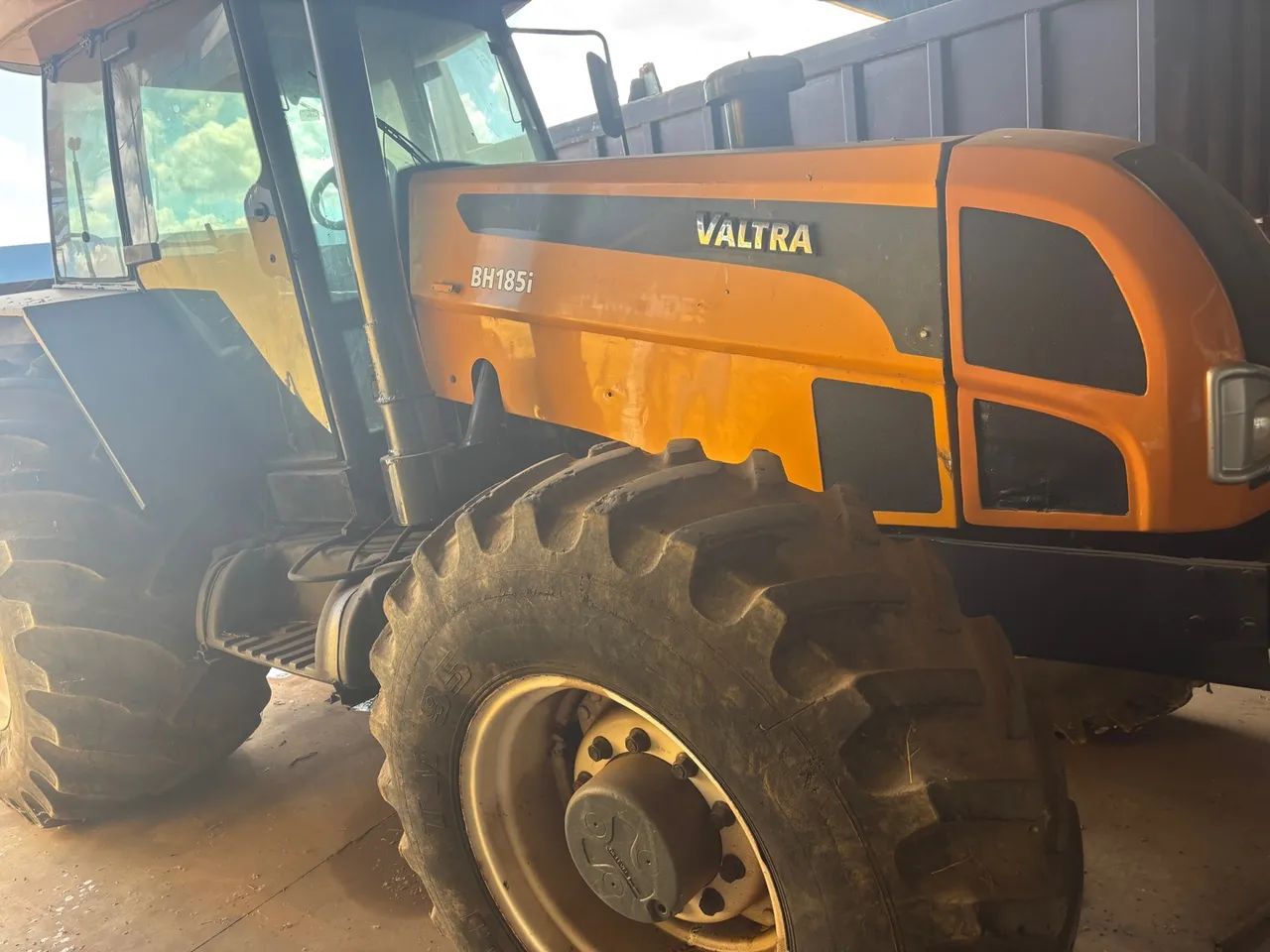 Trator Valtra BH185i  cabinaso- zap * - Foto 2