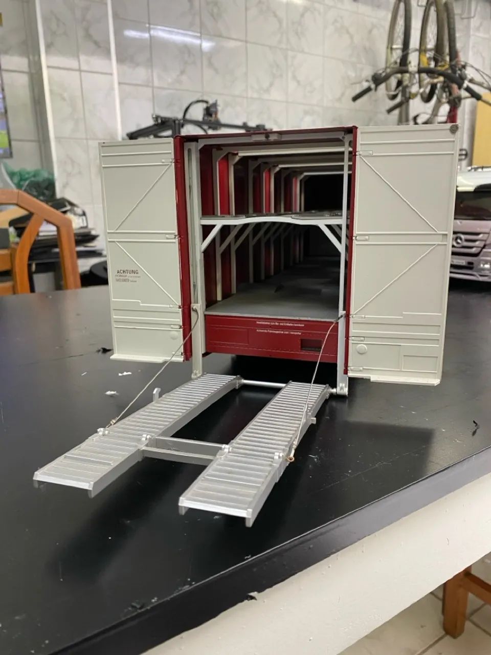 Mercedes Benz Porsche  Renntransporter 1/18 - Foto 4