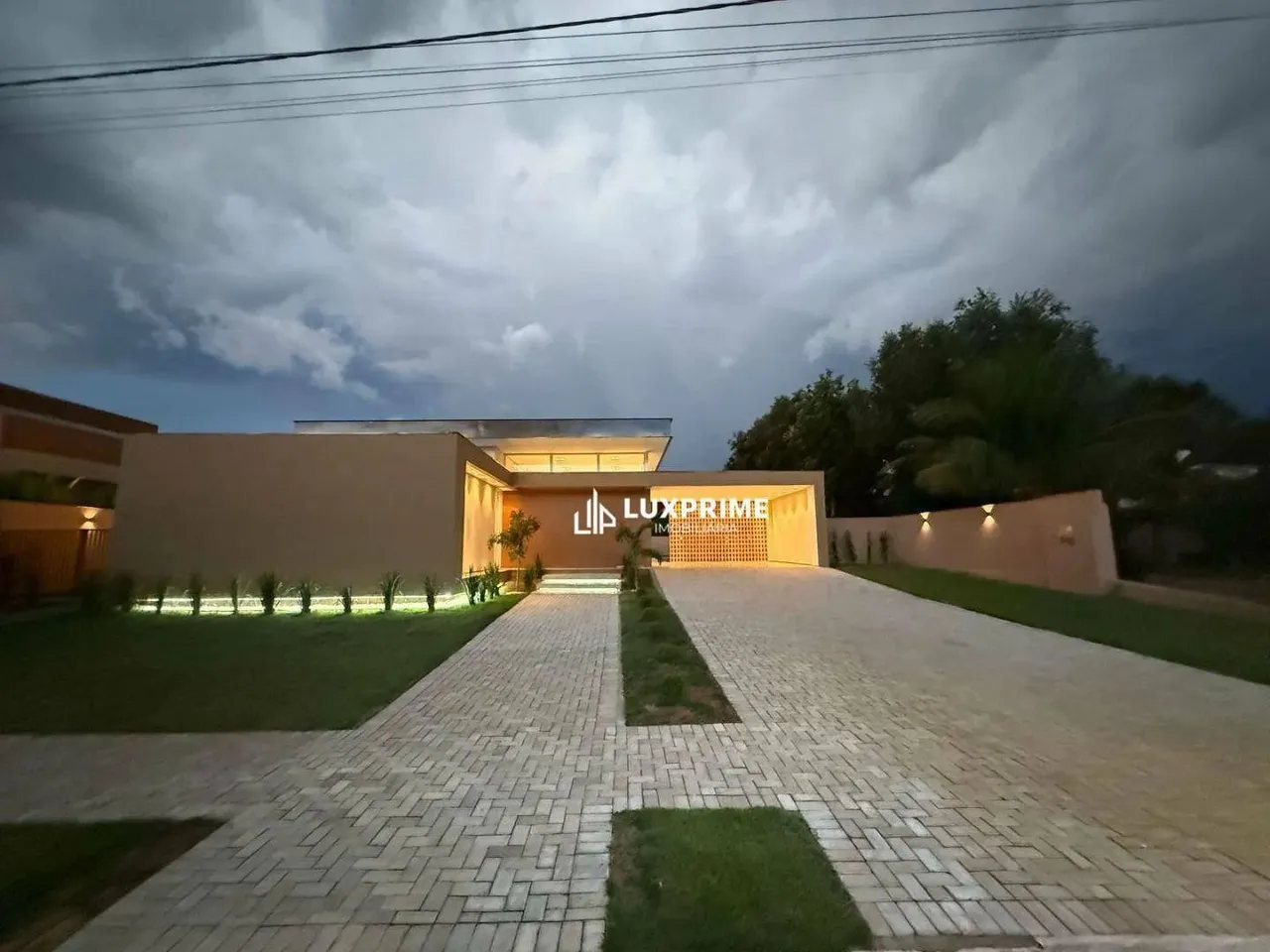 Casa Alto Padrão c/ 4 Quartos à venda, 403 m² por R$ 3.100.000 - Cond. Residencial Polinés