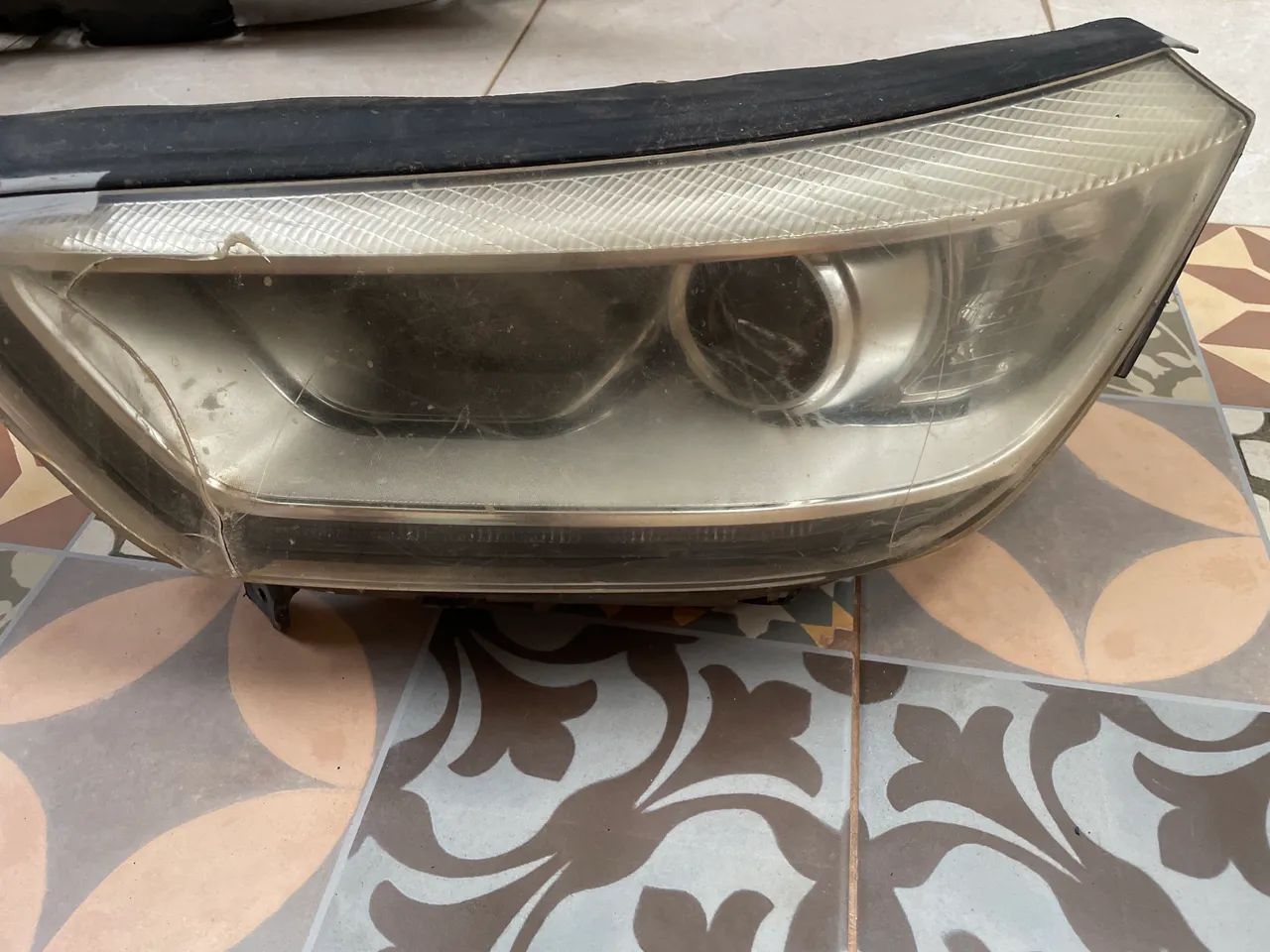 Farol esquerdo Jac T5 2015?. 2017 lente trincada