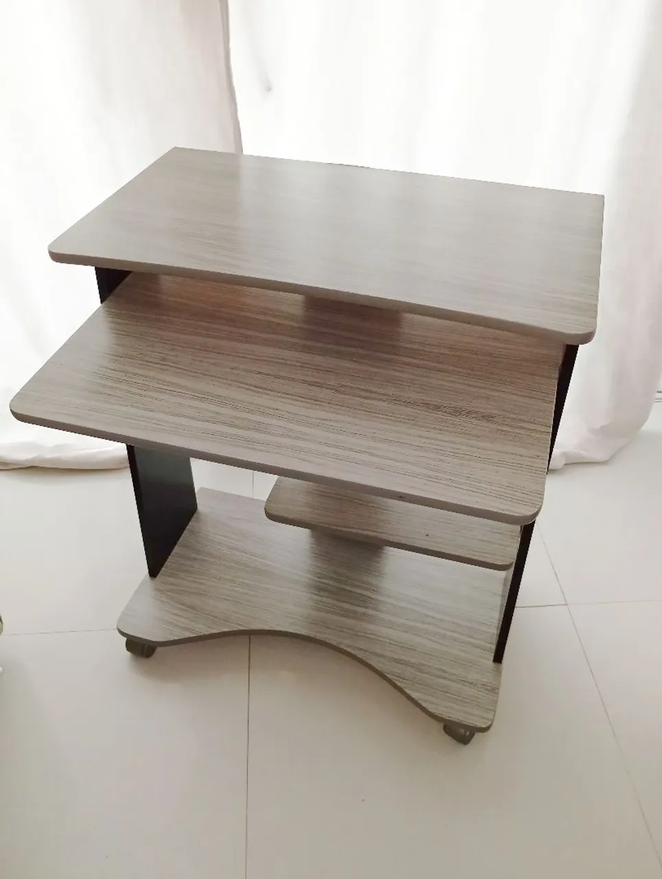 Mesa auxiliar para computador