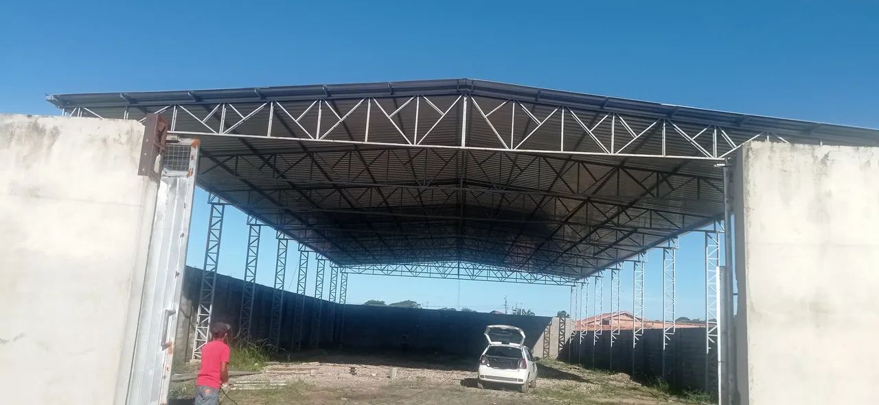 Galpão metálico com estrutura resistente