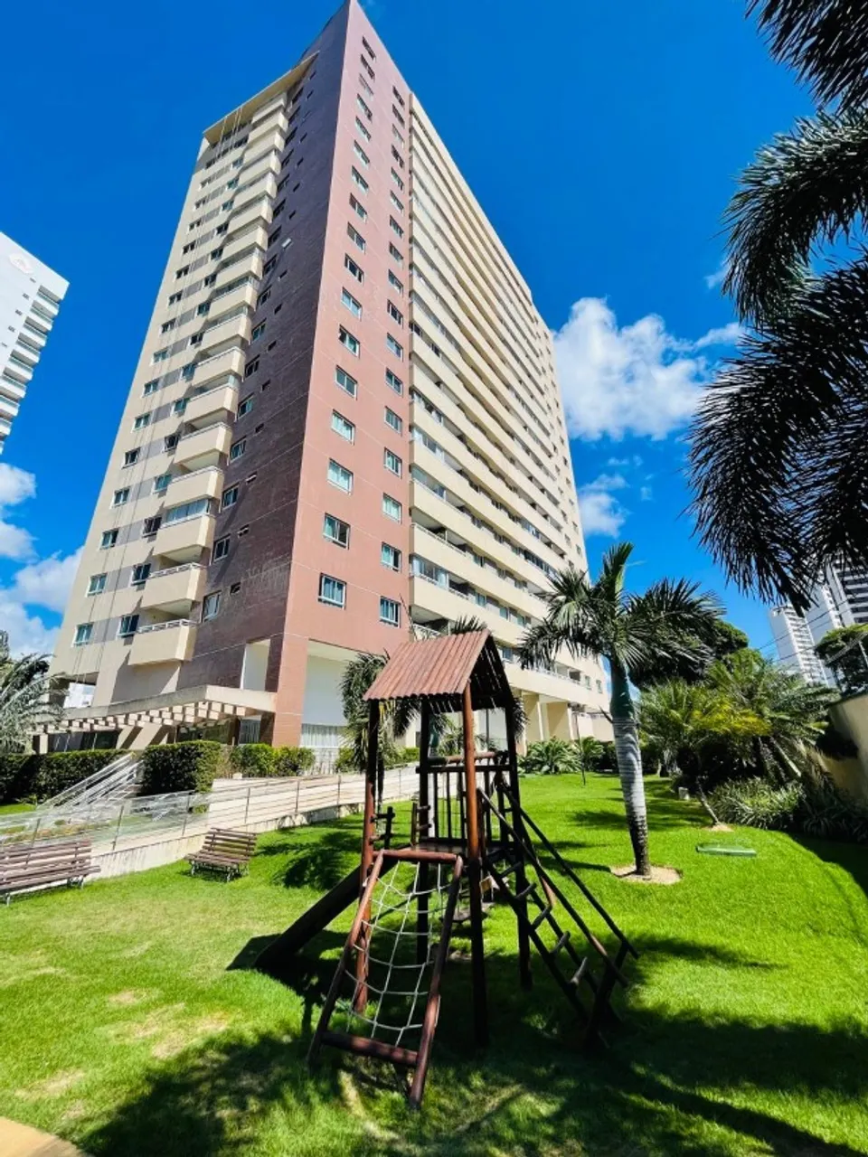 Vendo apartamento Capim Macio, 3 quartos, 1 suíte, sala ampla, banheiros, cozinha