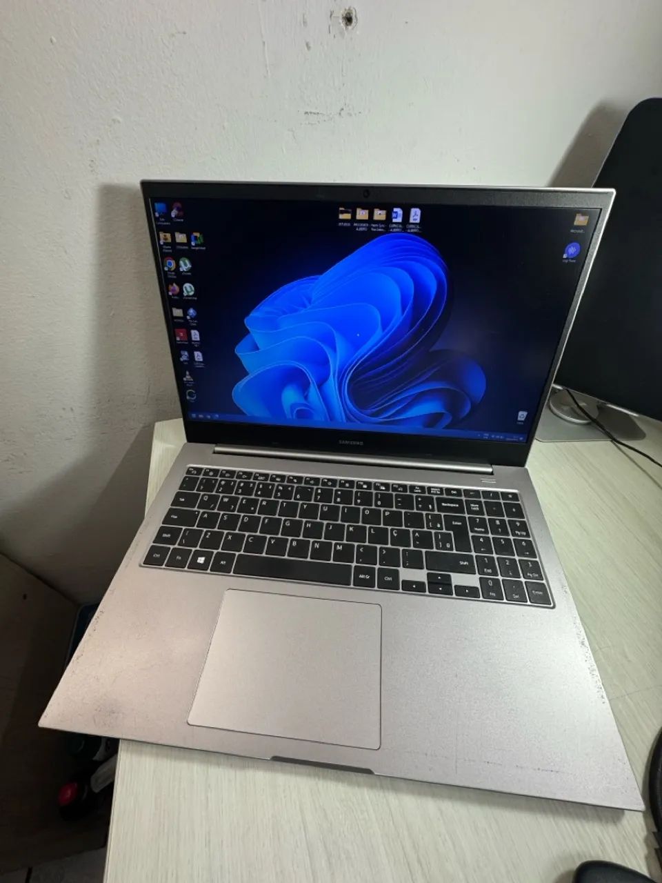 Samsung Book E40