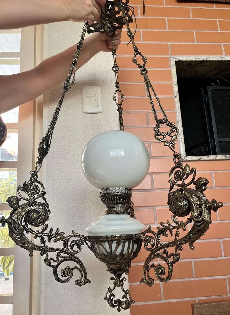 Lustre antigo em alumínio com pintura ouro velho e cúpula em opalina - Foto 2