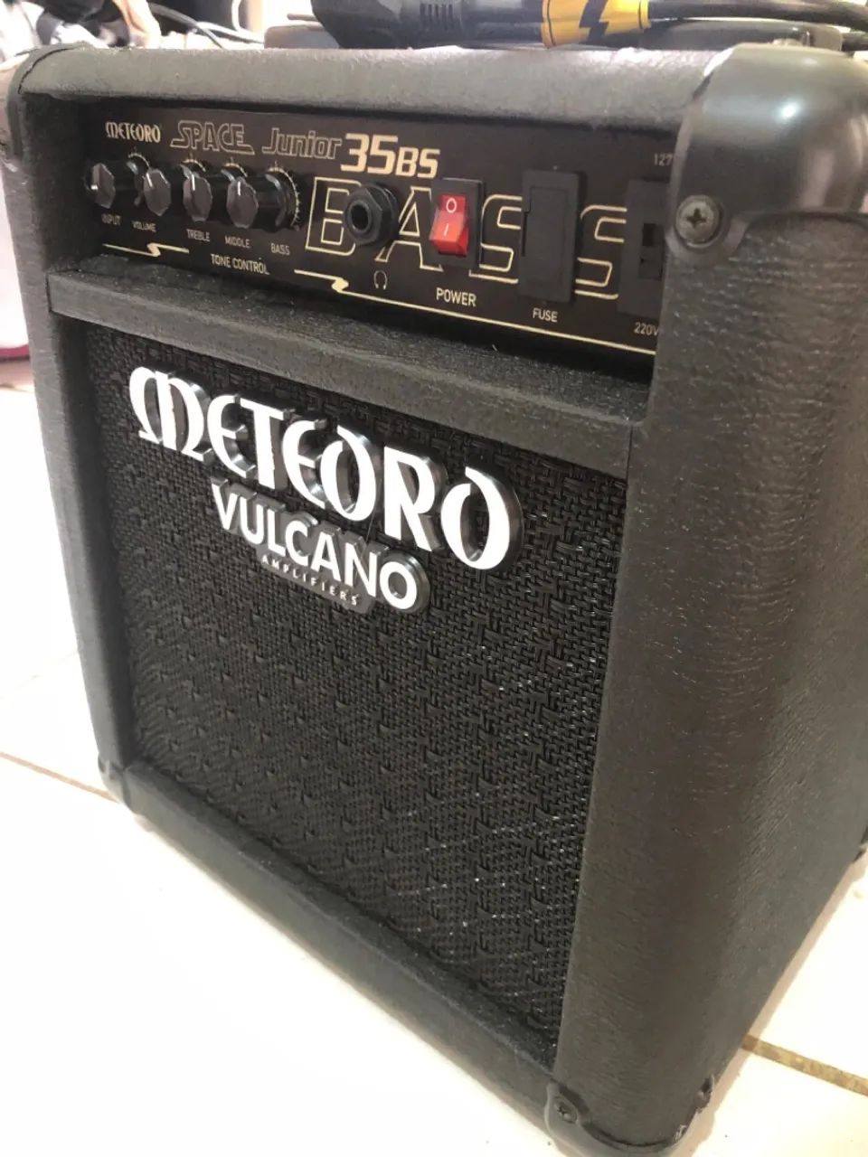Amplificador meteoro vulcano  35 bs 