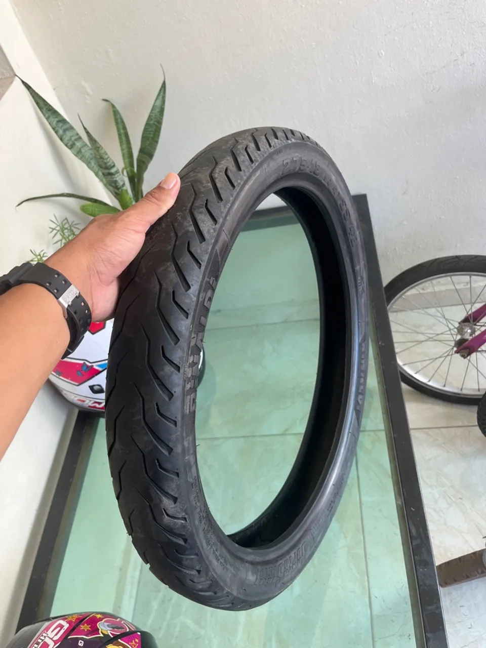 Pneu de Moto em Ótimo Estado