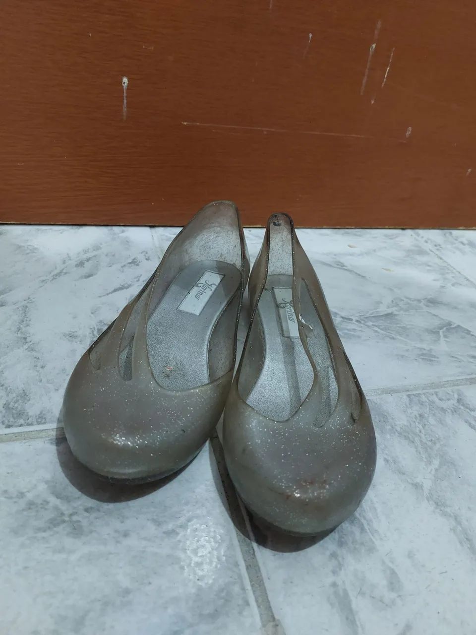 Sapatilha prateada tamanho 37