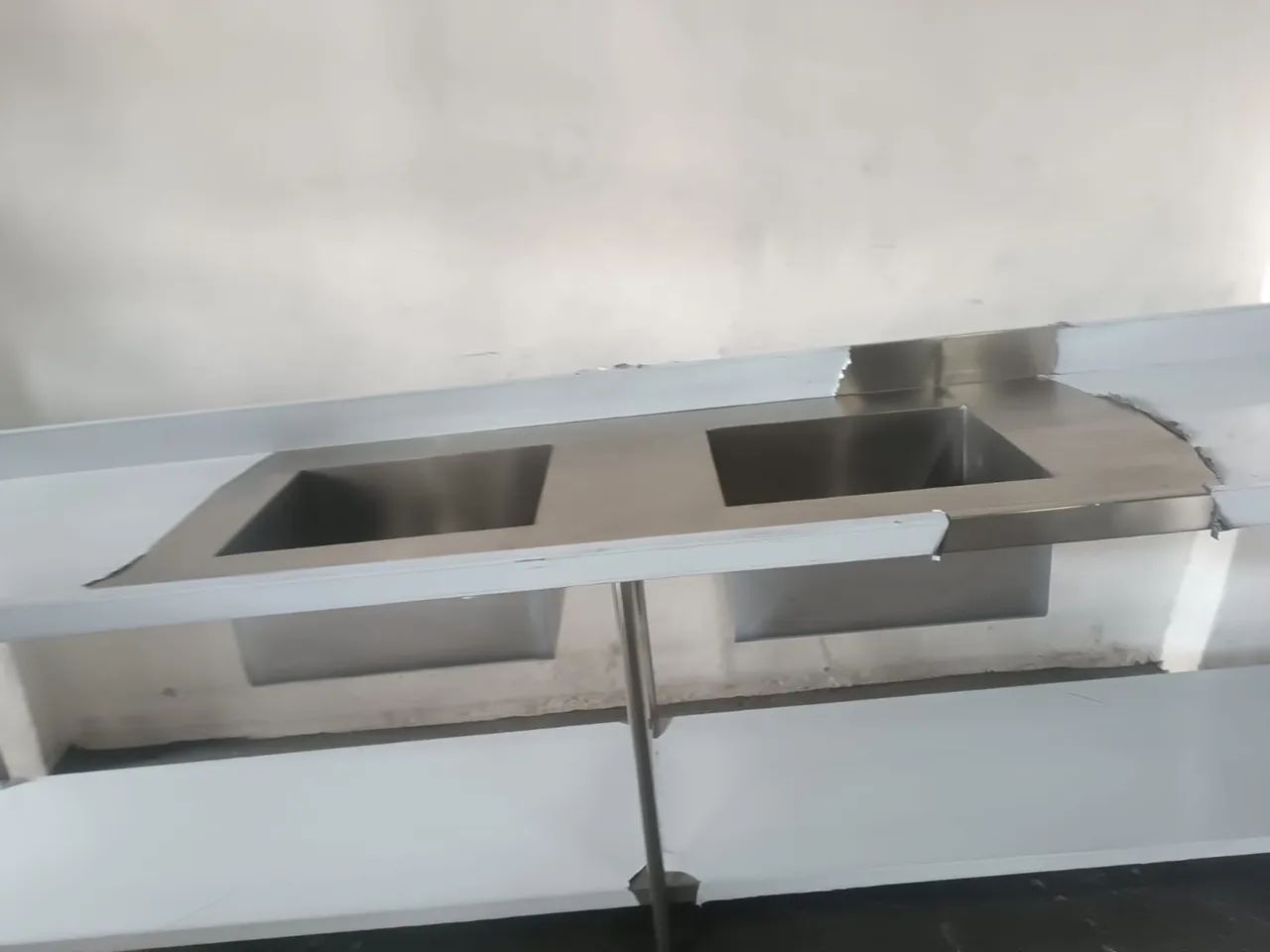 Pia industrial de aço inox com duas cubas - Foto 5