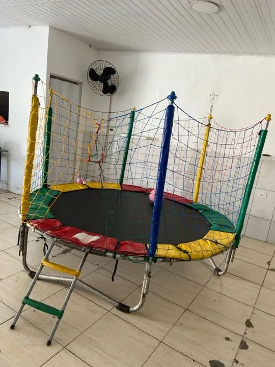 Pula pula - Cama elástica infantil com estrutura resistente