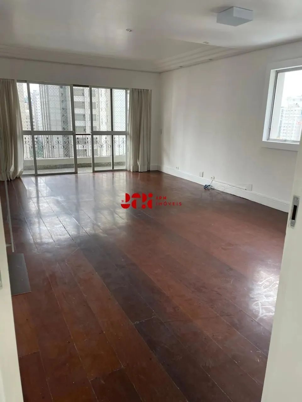 Apto em Moea - 200m², 03 suítes, 03 vagas, andar alto