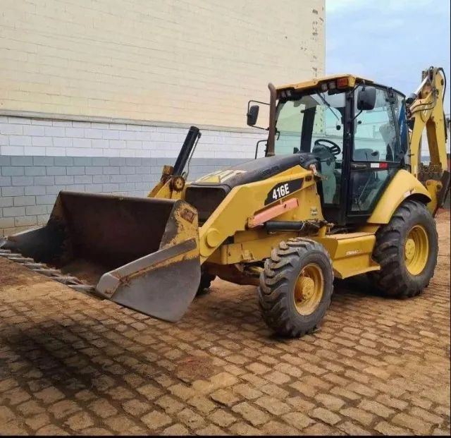 Retroescavadeira Caterpillar 416E Ano 2014