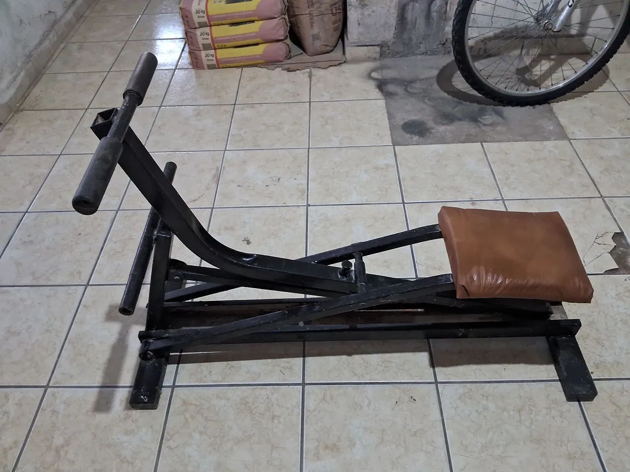 MAQUINA pARA MUSCULACAO REMADORA TRABALHA COM O PESO DO PROPRIO CORPO 250 PRECO NEGOCIAVEL - Foto 4