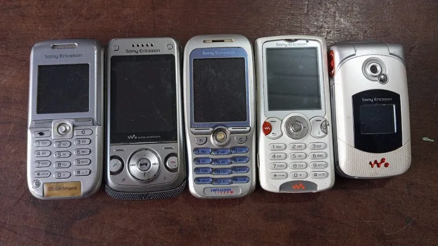 Lote de Celulares Sony Antigos só Decoração não Ligam #av