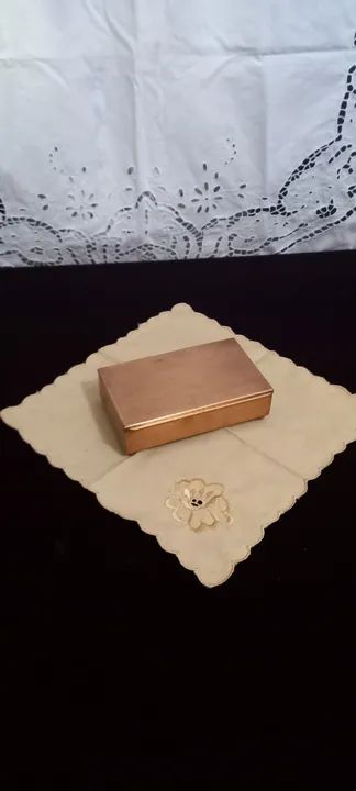 Antiga Caixa Porta Joias Metal e interior madeira