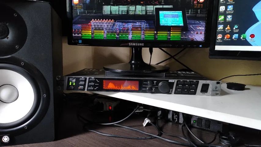 Behringer Ultra-Curve Pro DEQ2496 - Processador de Áudio