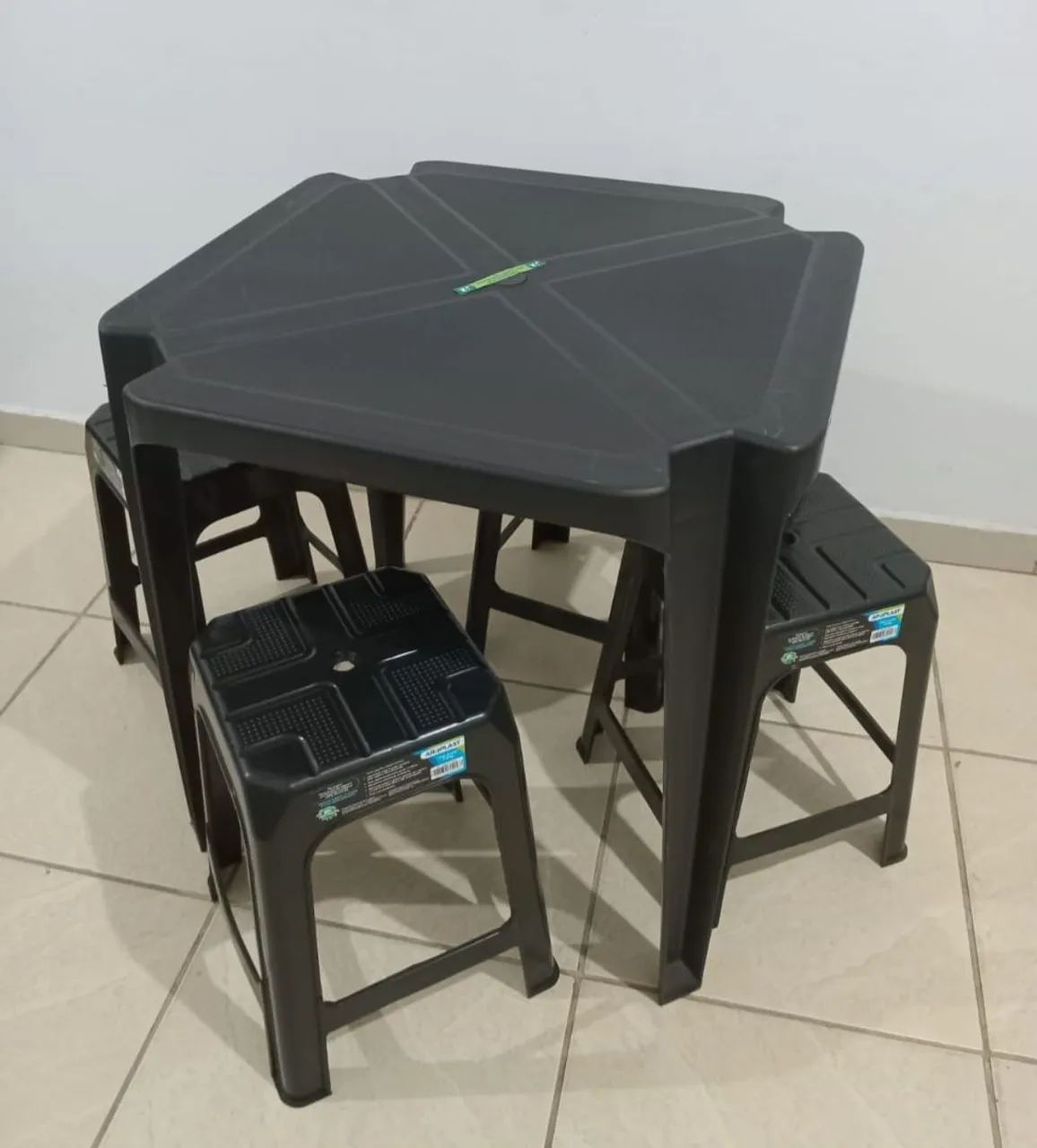 Table with four NEW stools64276675196290120