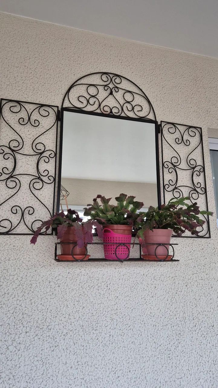 Espelho Decorativo de Ferro com Prateleira