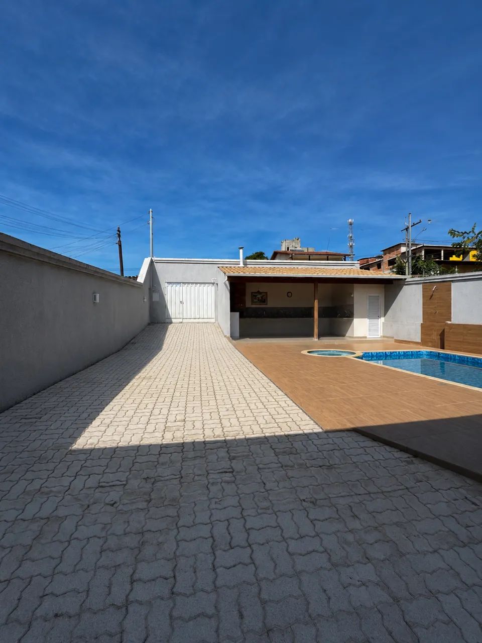 OPORTUNIDADE ÚNICA - CASA COMPLETA E IMPONENTE! - Foto 2