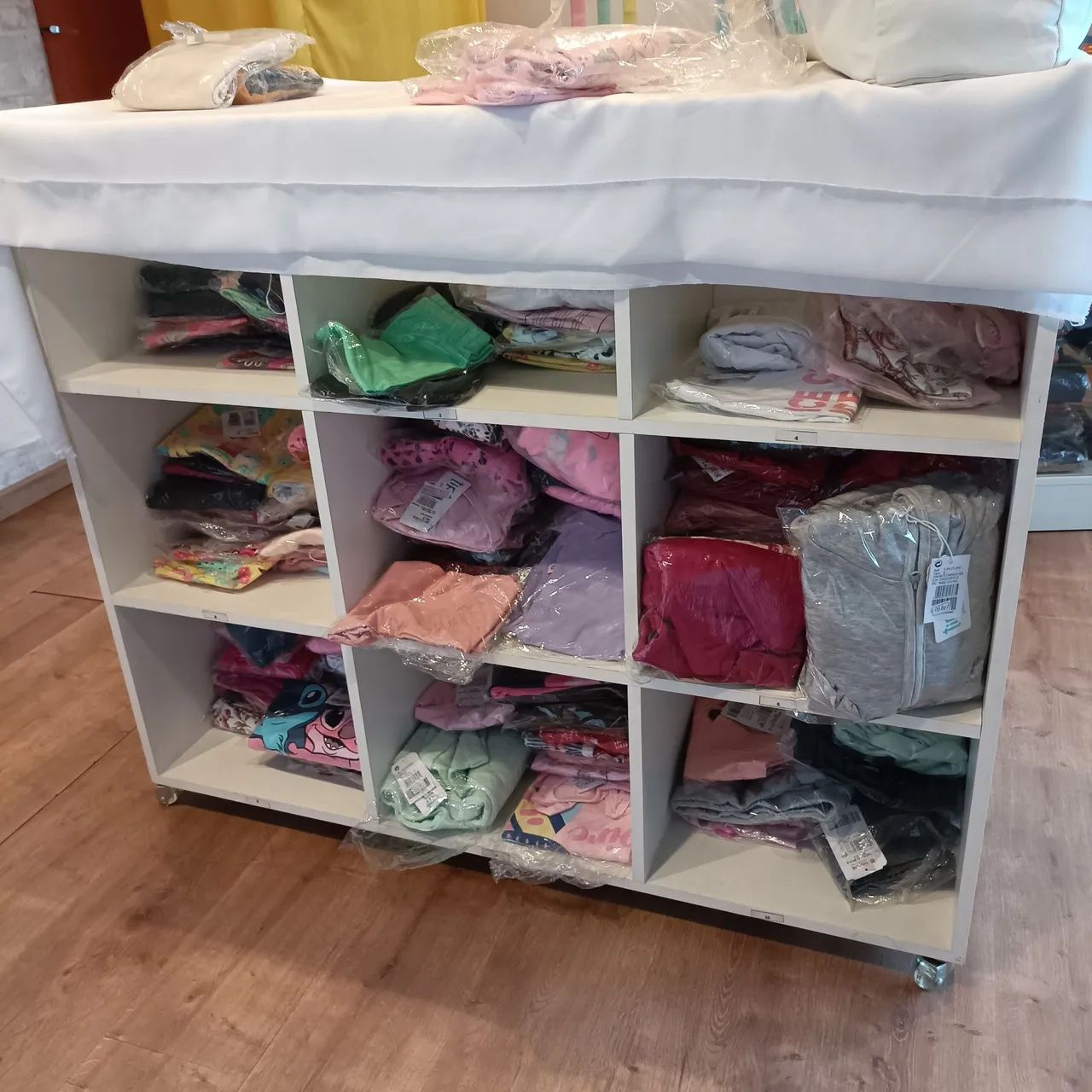 Estoque de loja infantil roupas de marcas  - Foto 2