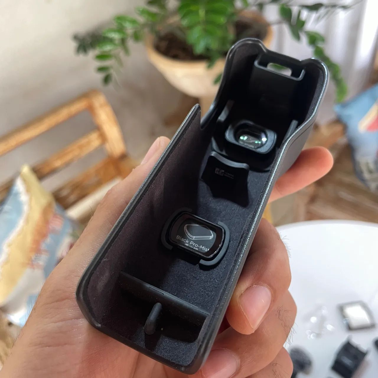 DJI Osmo Pocket 3 Creator Combo + Lente Black Mist + Suporte Magnético  - Foto 3