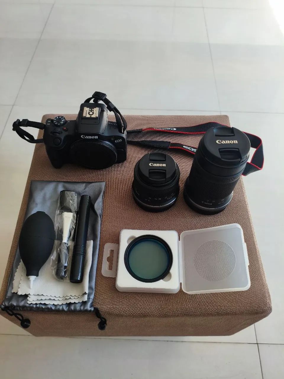 Camera Canon EOS R100