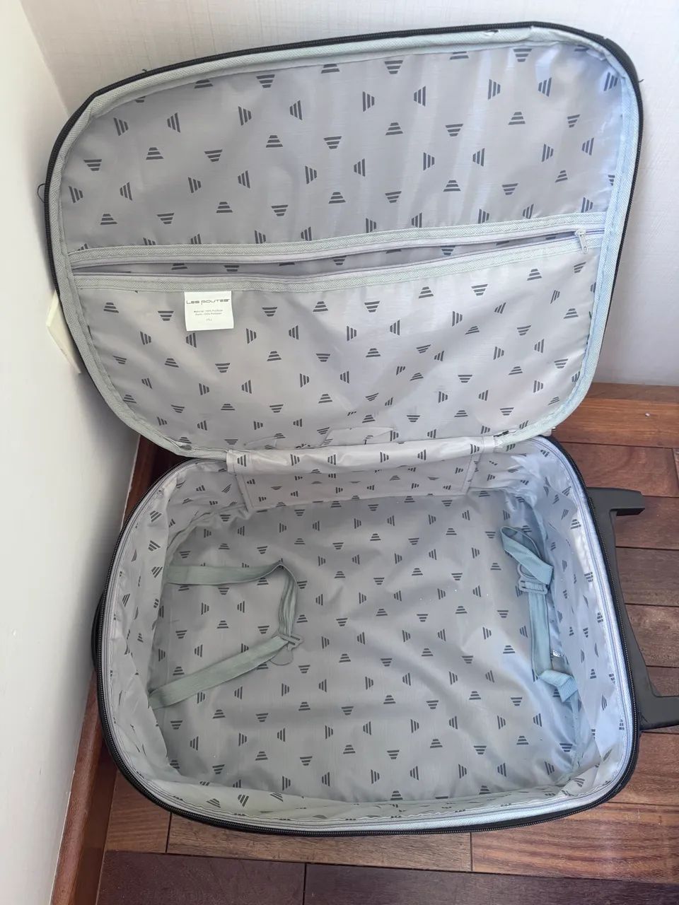 Vendo mala de viagem com rodinha em perfeito estado  - Foto 2