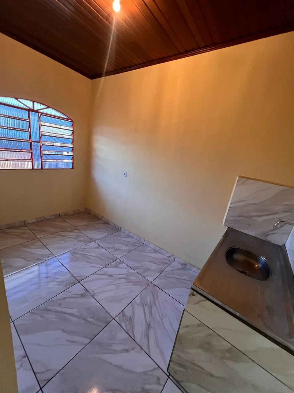 Apartamento no segundo piso ideal pra casal!!