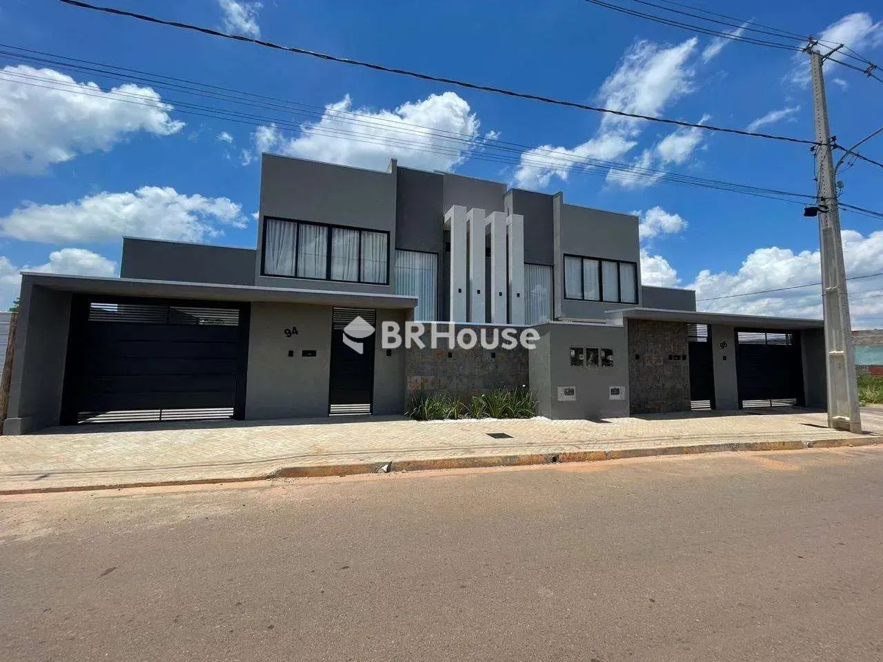 Sobrado para venda com 2 quartos em bonito