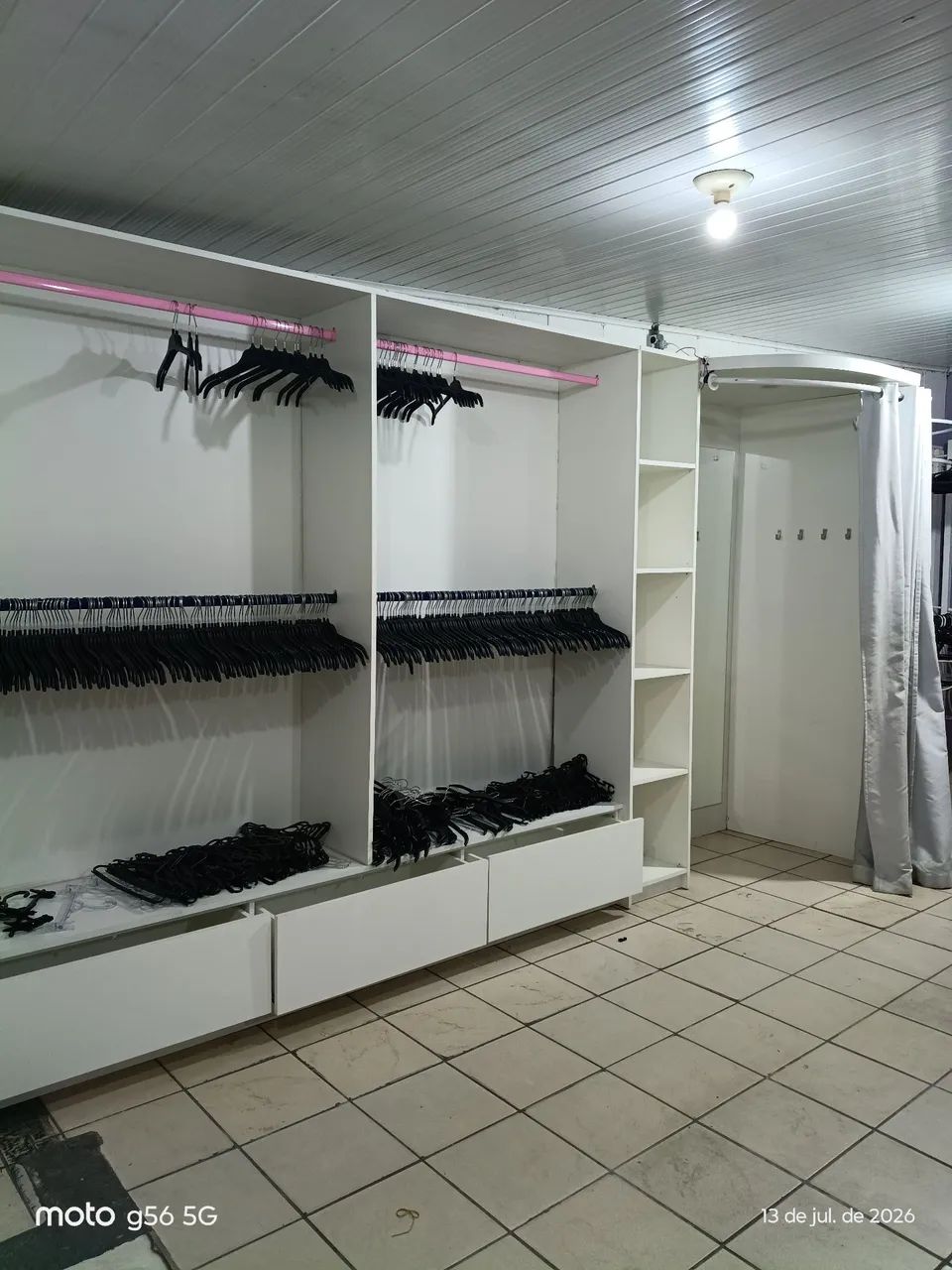 Armário MDF Para Loja com provador e cabideiro - Foto 2