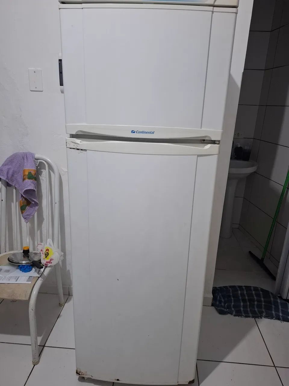 GELADEIRA COM DEFEITO R$200