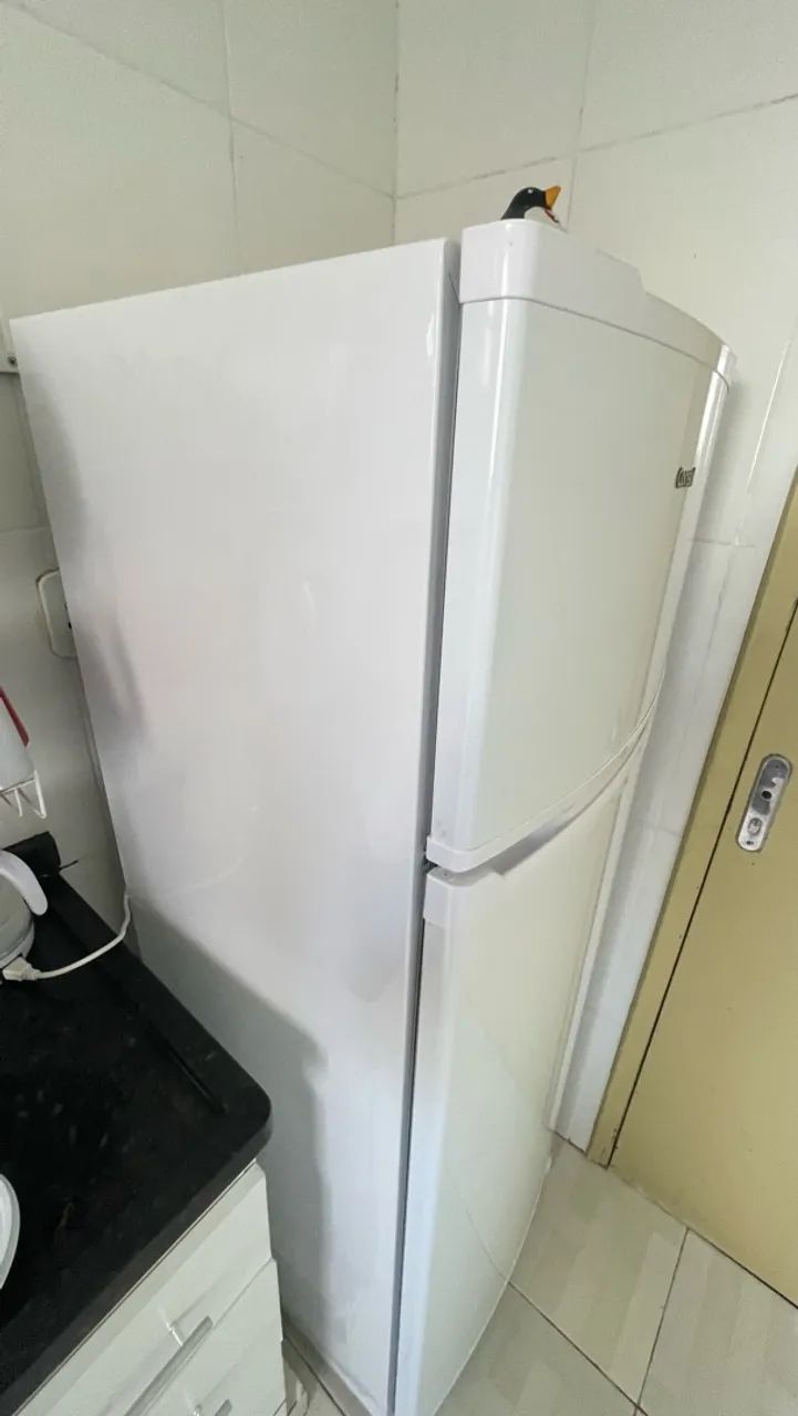 Geladeira Novíssima - 3 meses de uso - Foto 2