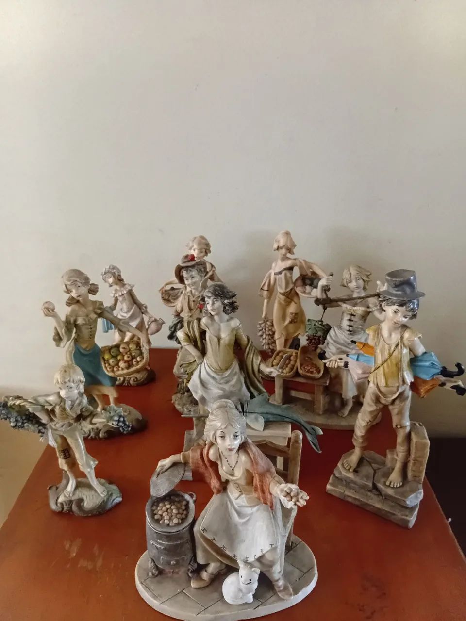 Conjunto de 10 estatuetas em resina estilo italiano 