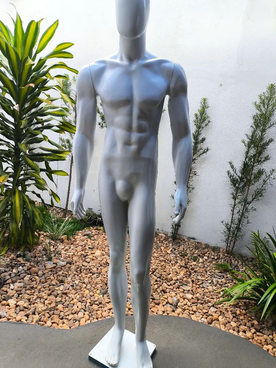 Manequins masculinos (tamanho 38 e 44) brancos