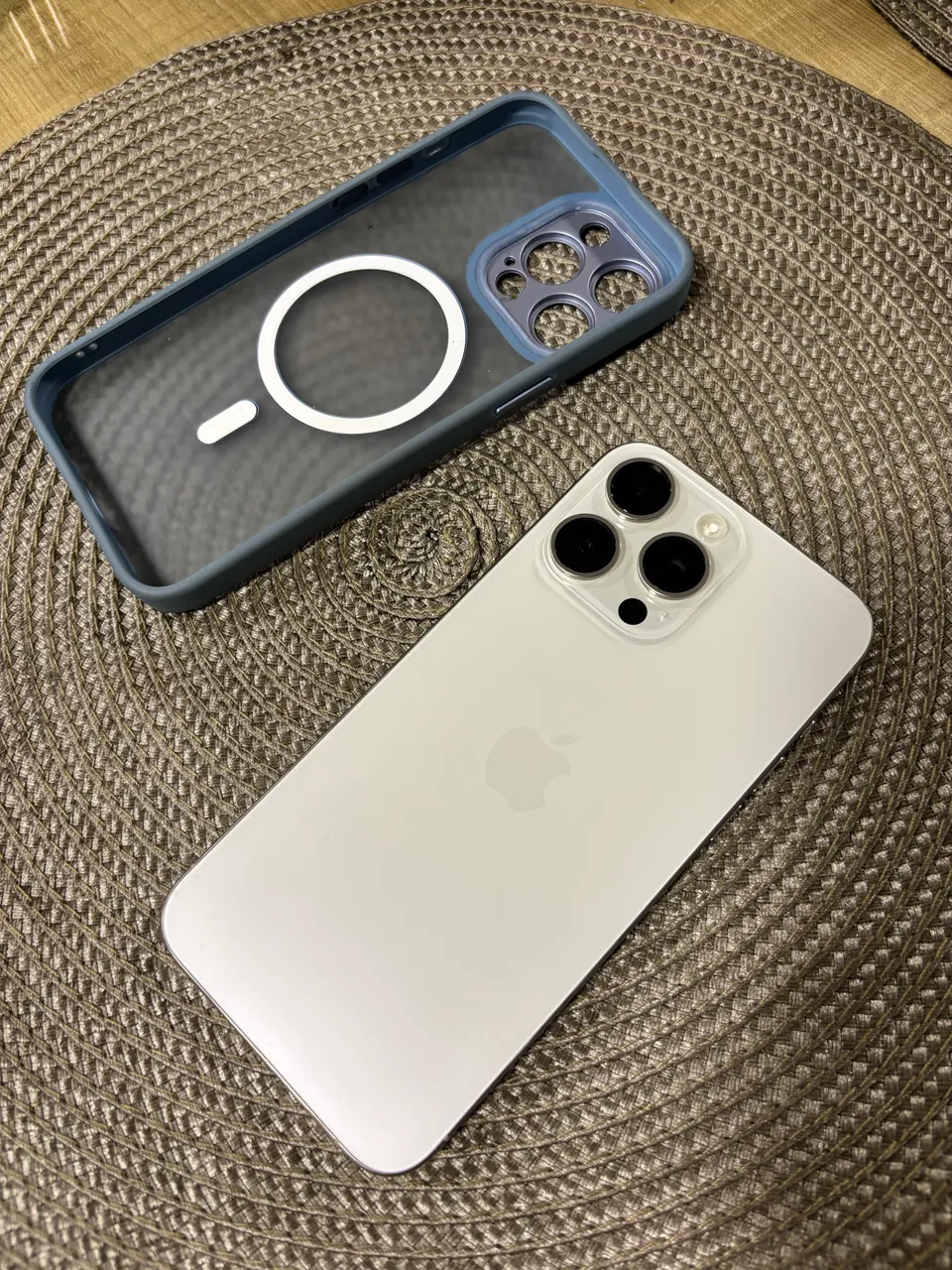iPhone 15 pro max 256 silver impecável - Celulares e Smartphones