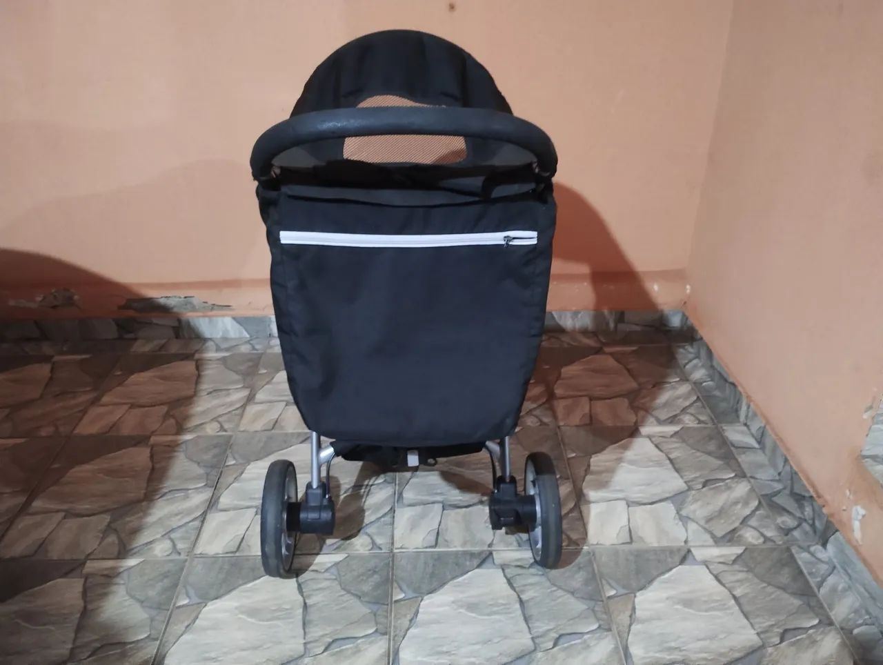 Carrinho de bebê conservado. - Foto 4
