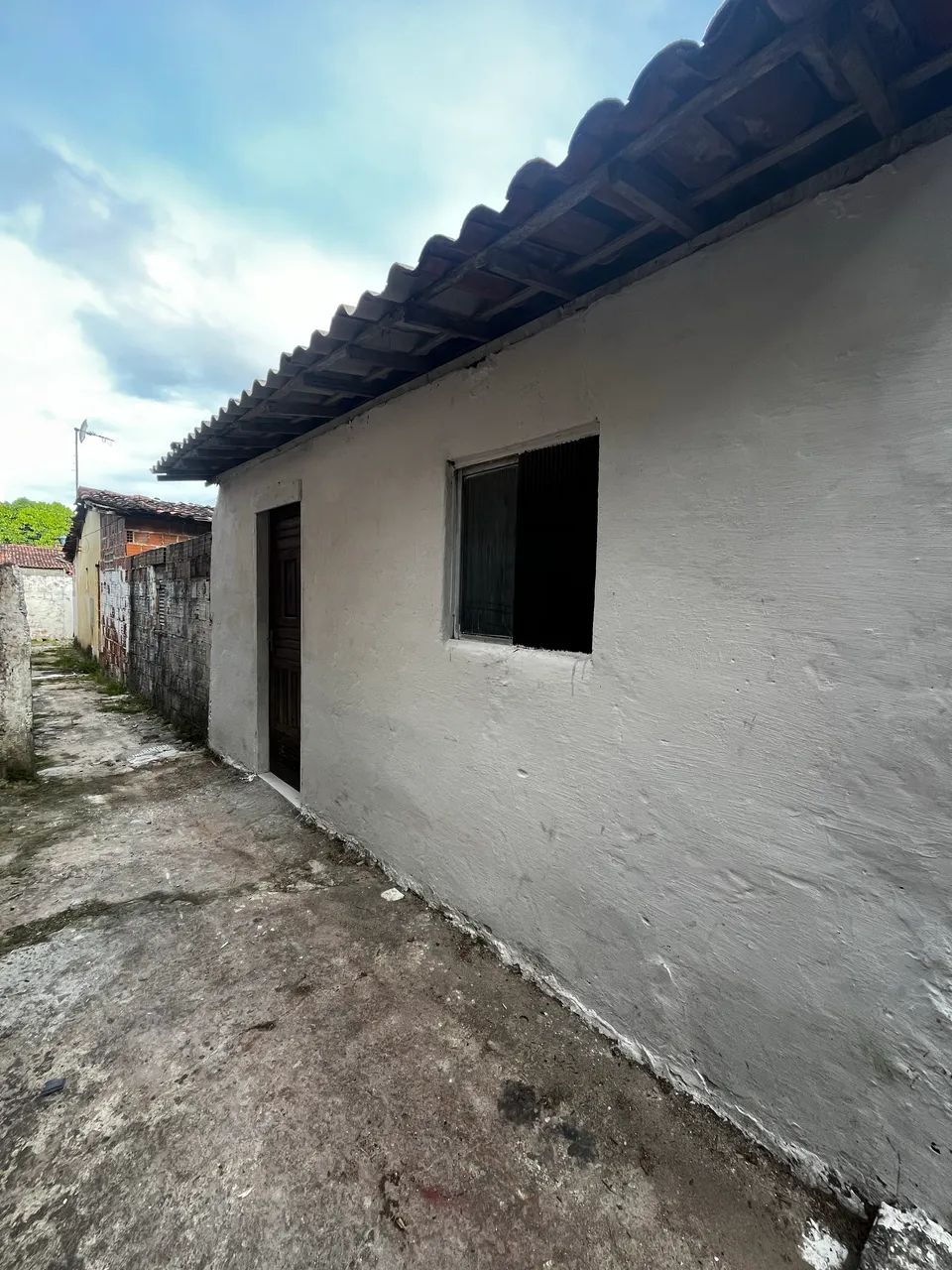 ALUGA-SE CASA 500,00