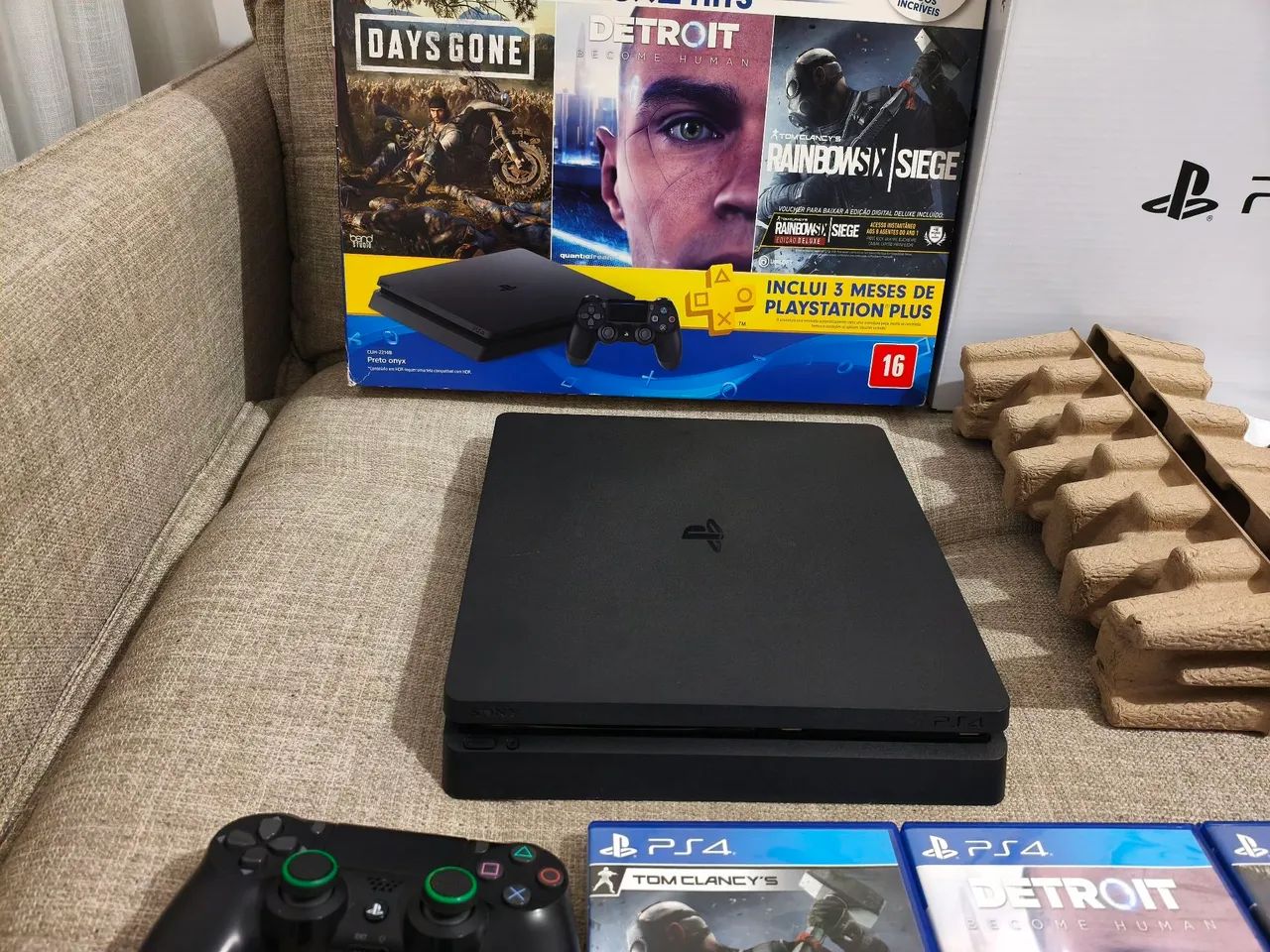 Vendo Ps4 Slim 1TB na caixa completo - Foto 2