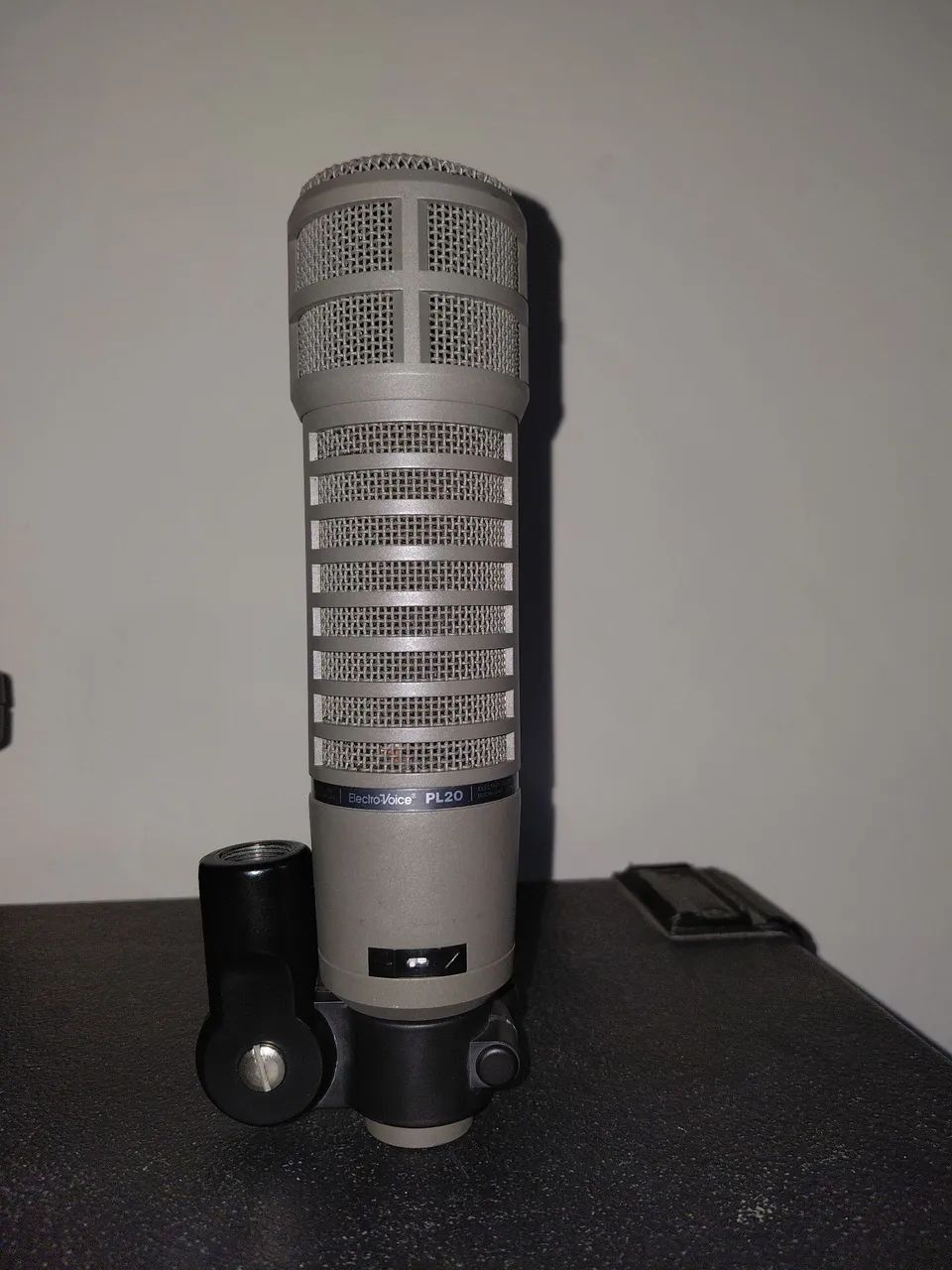 Microfone Electro-Voice RE20 