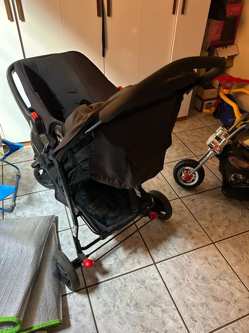 Carrinho de Bebê com Bebê Conforto Cosco Kids - Completo e Conservado - Foto 3
