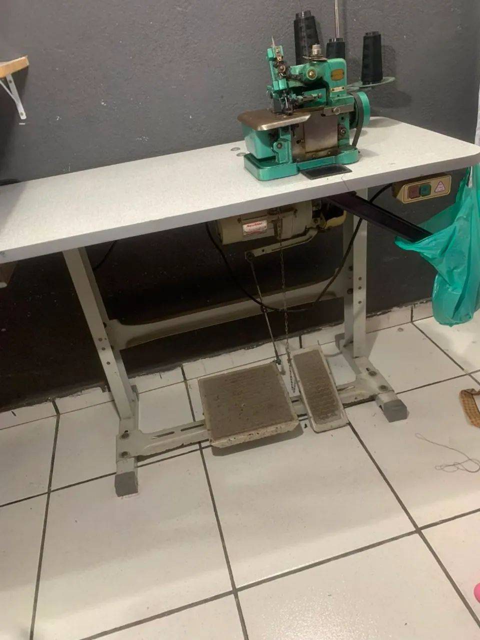 Máquina overlock - Foto 2